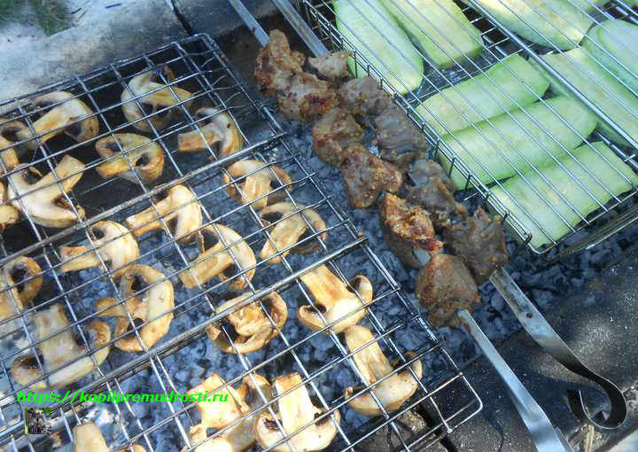 грибы и овощи с мясом